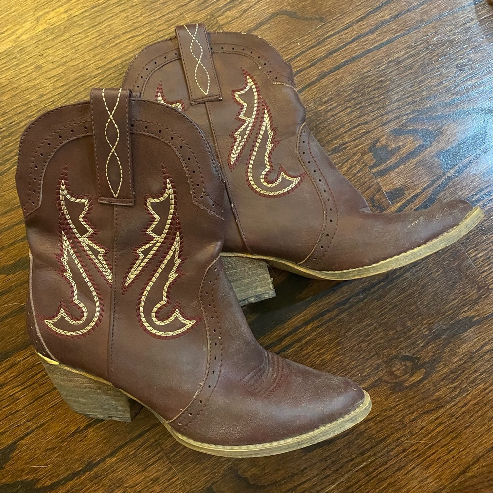 Very Volatile cowboy boots size 7